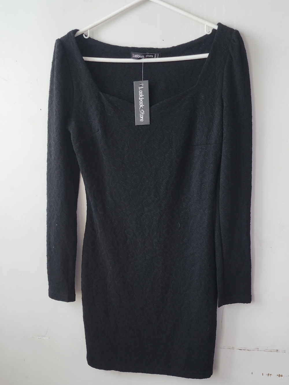 Lookbook Store Black Long-Sleeve Bodycon Dress